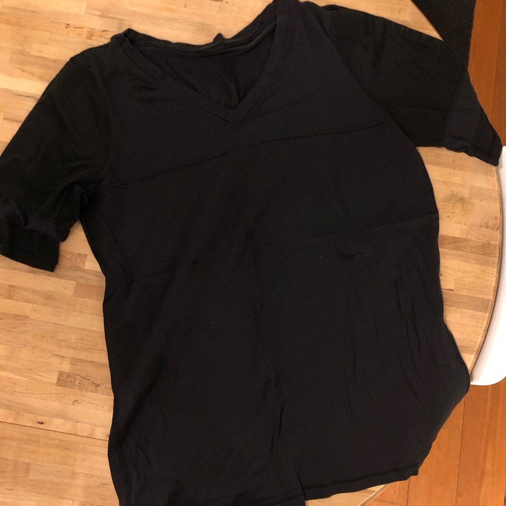 Black v neck lululemon t shirt. Mesh sleeve